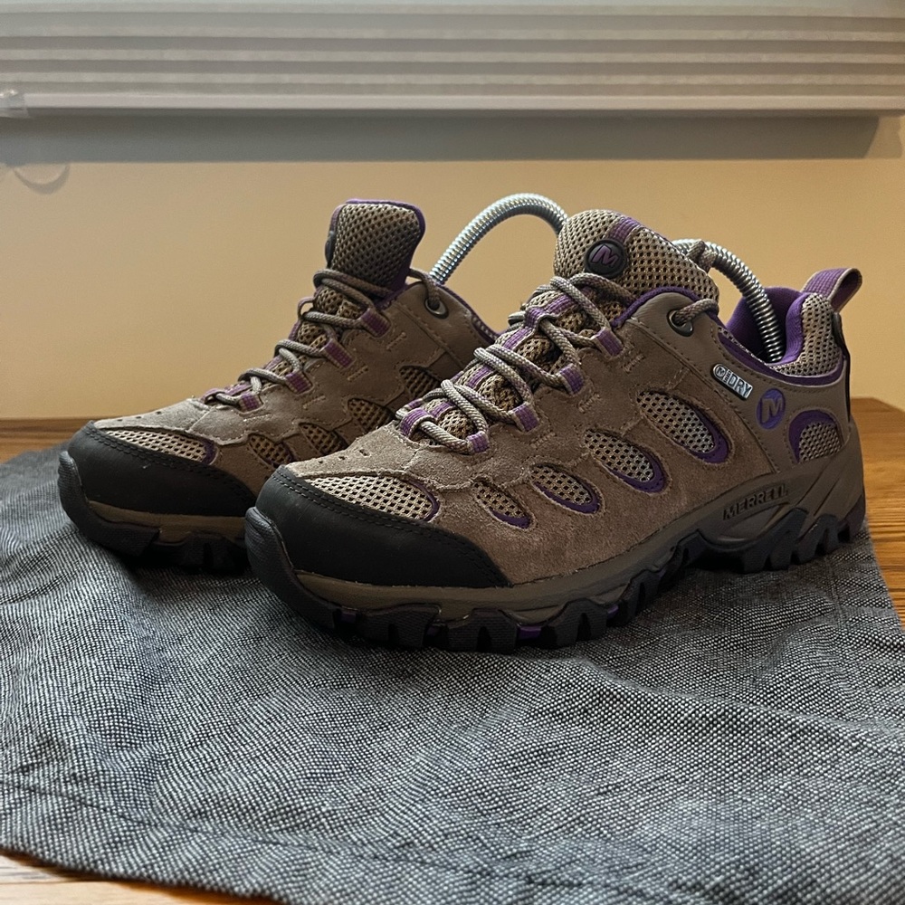 Woman’s Merrell Hiking Ridgepass Hiking Shoes | size 8.5 w